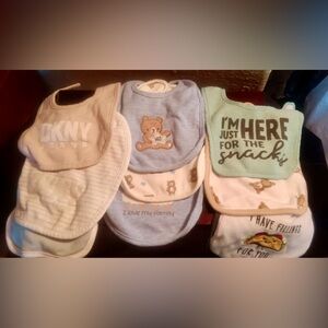 EUC 9 Baby Bibs & 3 Hats with Bear and Text Designs